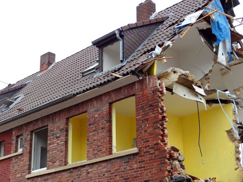 ødelagt hus hvor en byggeskadeforsikring gælder