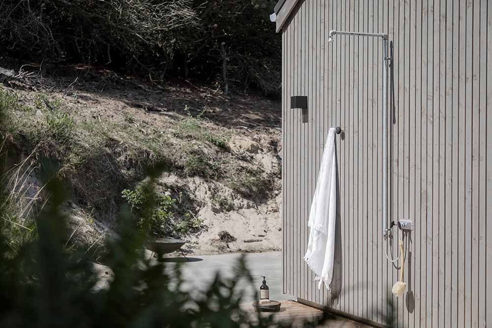 sommerhus hvor inde- og uderum er bundet sammen